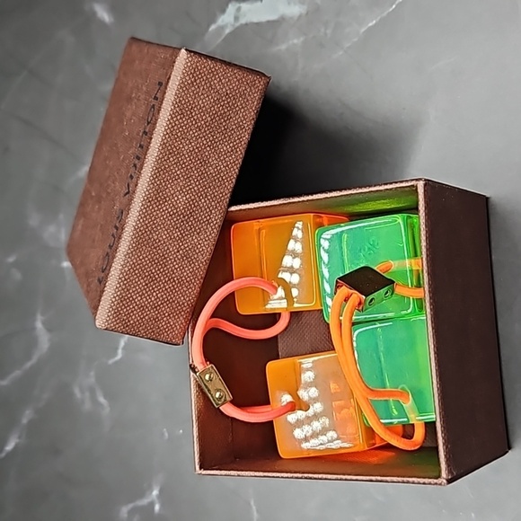 Louis Vuitton Hair Tie Cubes Green and Orange set of 2 - Picture 4 of 7